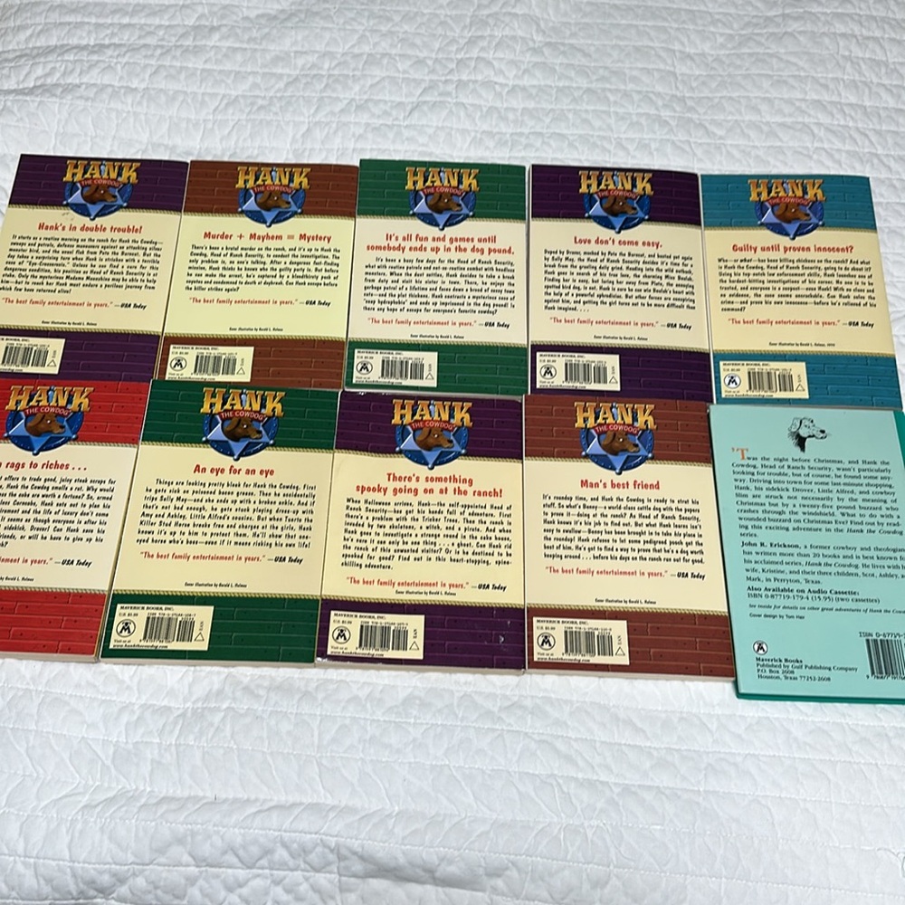 Hank the Cowdog Paperback Books preowned 9 and 1 hard back - Picture 5 of 5